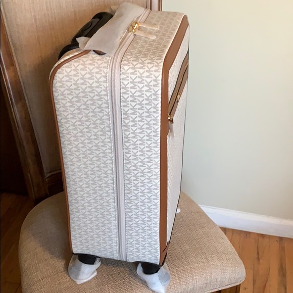 Michael Kors Carry On Luggage Trolley Vanilla - Picture 5 of 12